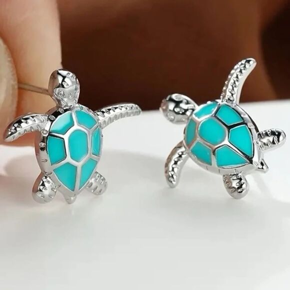 ✨🆕✨ Beautiful Sea Turtle 🌊 🐢 Silver Plated Earrings With Blue Opal Stone ✨ - Picture 1 of 9